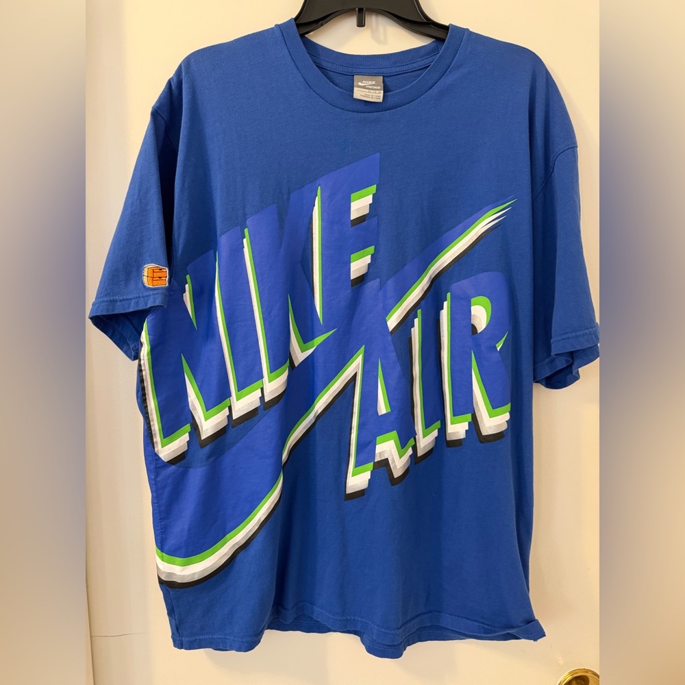Vintage 90’s 3D Nike Air Swoosh graphic t-shirt in Men’s XL
